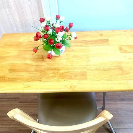 Cozy Homestay With Large Bed, Private Bathroom, Large Balcony 하노이 외부 사진